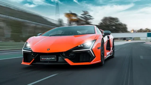 Watch the 1,000 hp Lamborghini Revuelto rocket on a race track with ease